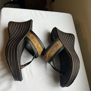 Vintage Y2K No Boundaries Women's Mid-Heel Platform Thong Wedge Sandals Size 8